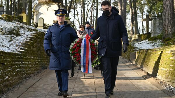 В Вильнюсе почтили память воинов в День защитника Отечества - Sputnik Литва