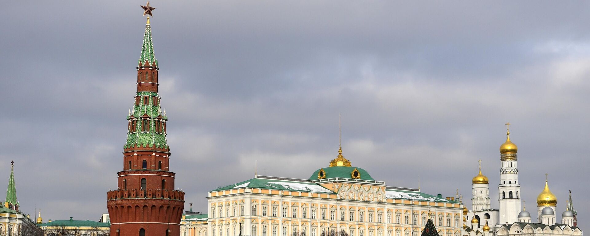 Большой Кремлевский дворец и Архангельский собор в Московском Кремле, архивное фото - Sputnik Литва, 1920, 24.02.2025