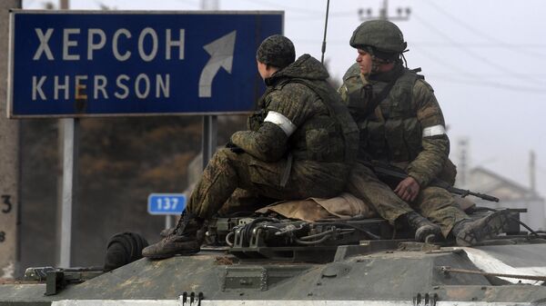 Военнослужащий вооруженных сил России на границе Крыма и Украины - Sputnik Lietuva