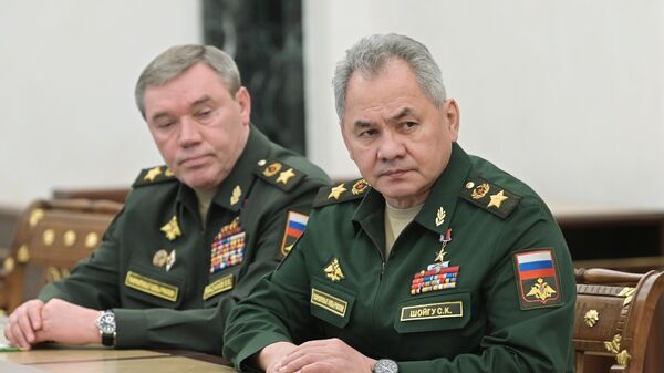 Rusijos gynybos ministras Sergejus Šoigu ir Rusijos ginkluotųjų pajėgų generalinio štabo viršininkas Valerijus Gerasimovas - Sputnik Lietuva