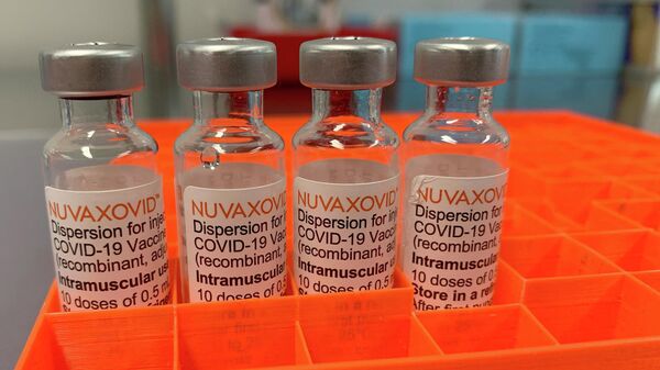 Ампулы с вакциной Nuvaxovid от коронавируса - Sputnik Литва