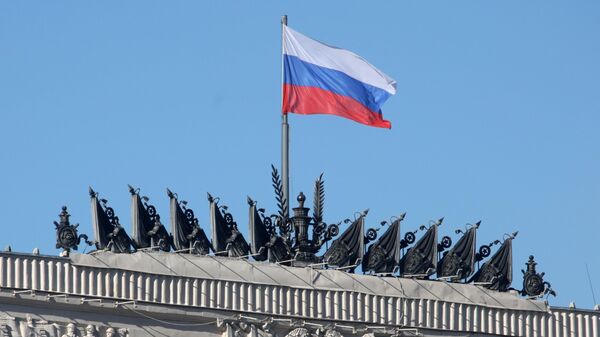 Флаг России на здании Министерства обороны РФ в Москве, архивное фото - Sputnik Литва