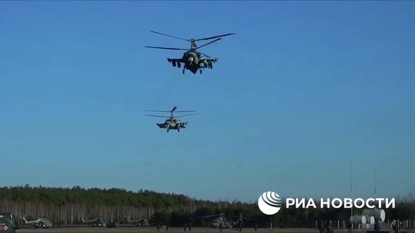 Российское Минобороны публикует кадры боевого применения вертолетов Ка-52 - Sputnik Литва