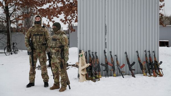 Боевики украинского националистического батальона Азов - Sputnik Литва