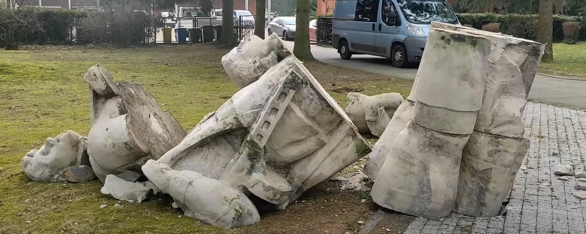 В Польше разрушили Памятник Советской армии - Sputnik Литва, 1920, 09.03.2022
