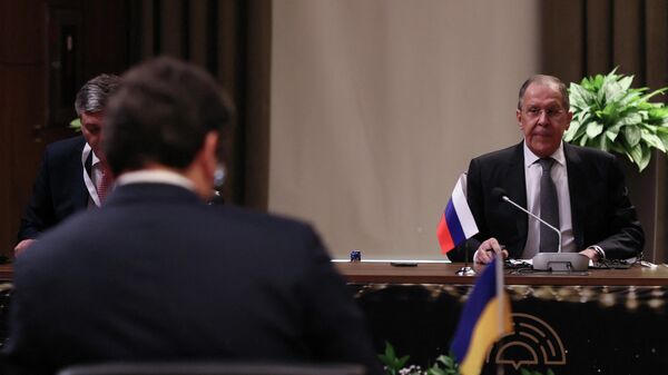 Rusijos užsienio reikalų ministras Sergejus Lavrovas ir Ukrainos užsienio reikalų ministras Dmitrijus Kuleba susitikime Turkijoje - Sputnik Lietuva