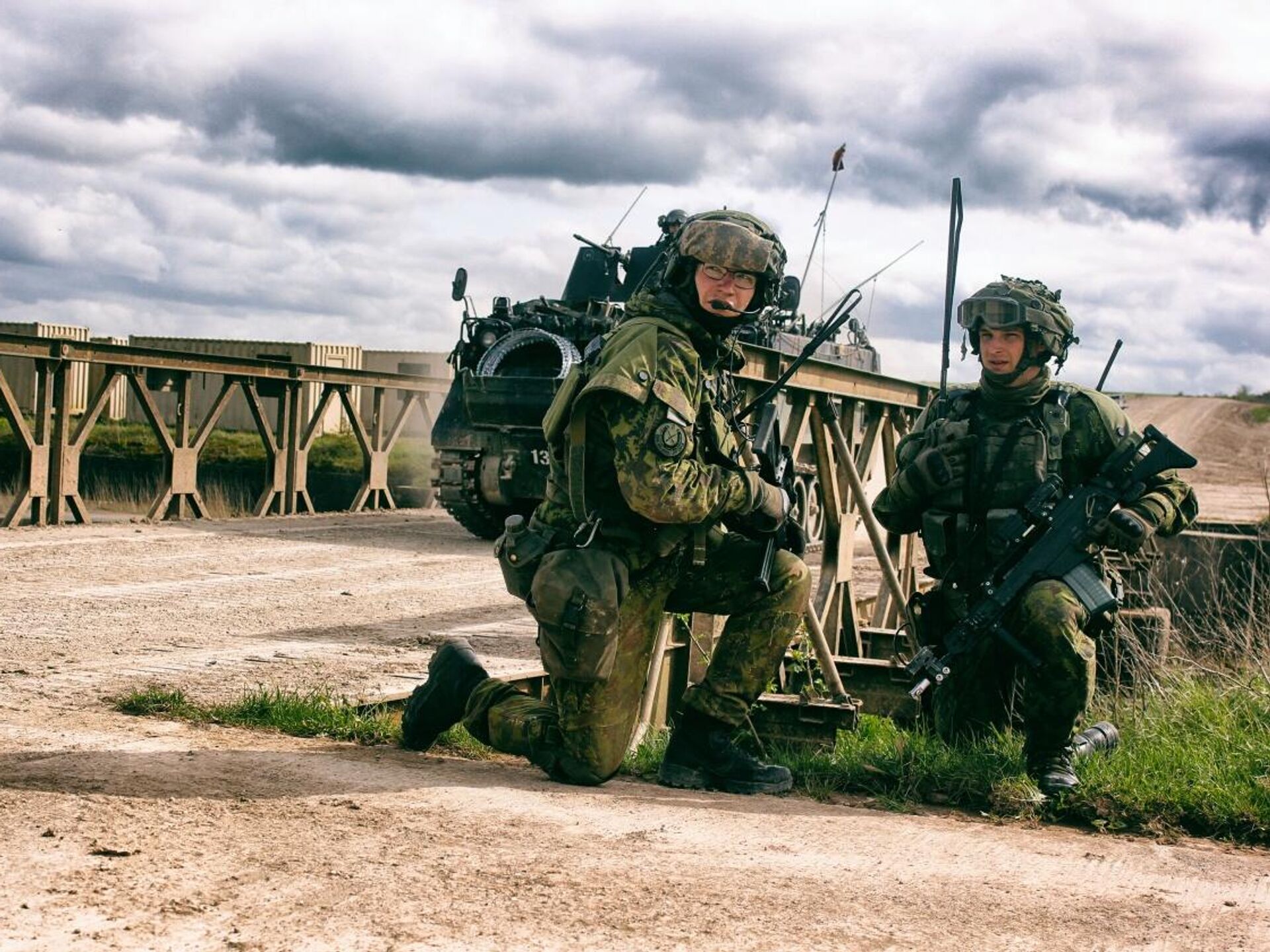 Армейские телепередачи. Армия Литвы. Вооружённые силы Литвы. Военные Британии.