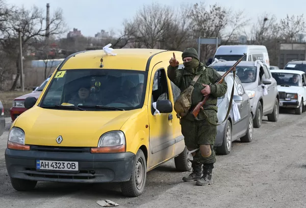 Kaip pabrėžė Rusijos užsienio reikalų ministerija, Vakarų politikai ir žurnalistai sąmoningai nusisuka nuo Ukrainos karių nusikaltimų. - Sputnik Lietuva