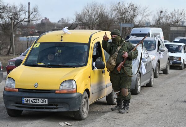 Как подчеркивают в МИД РФ, западные политики и журналисты осознанно отворачиваются от преступлений украинских военных.  - Sputnik Литва
