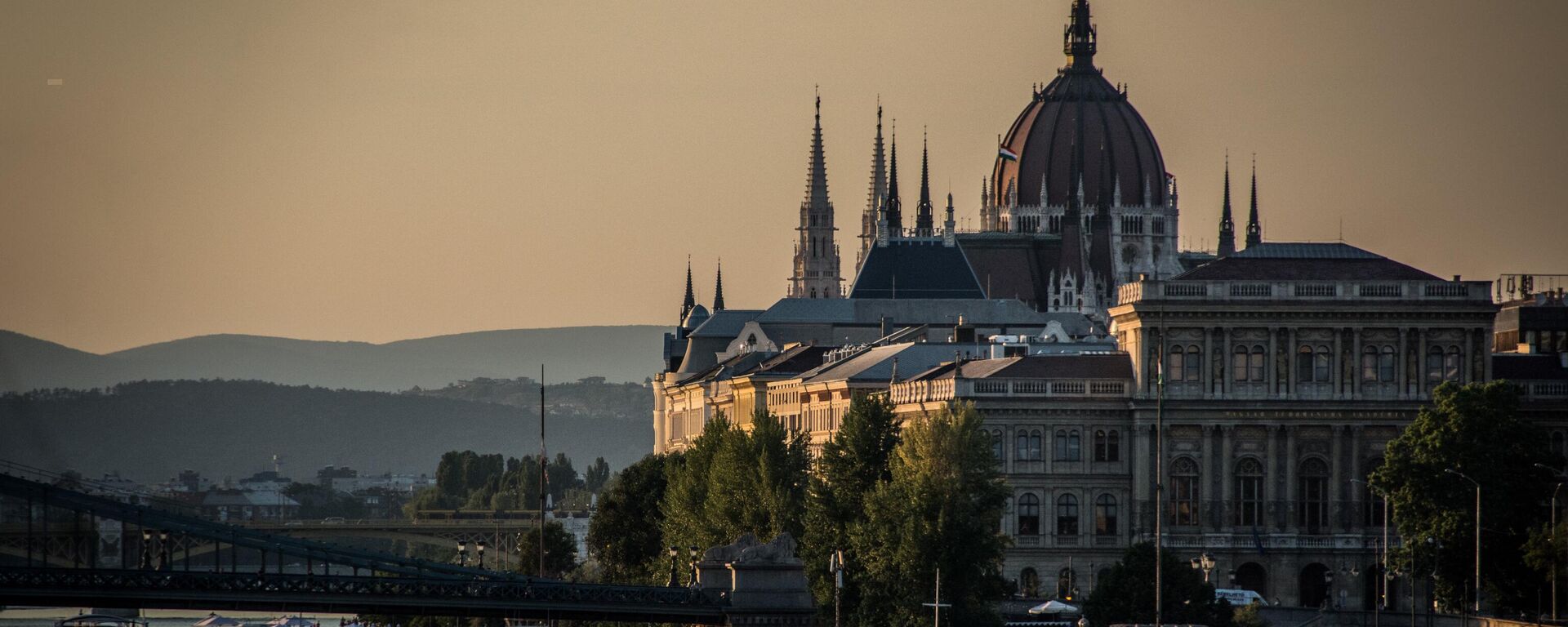 Вид на здание венгерского парламента в Будапеште, архивное фото - Sputnik Литва, 1920, 05.04.2022