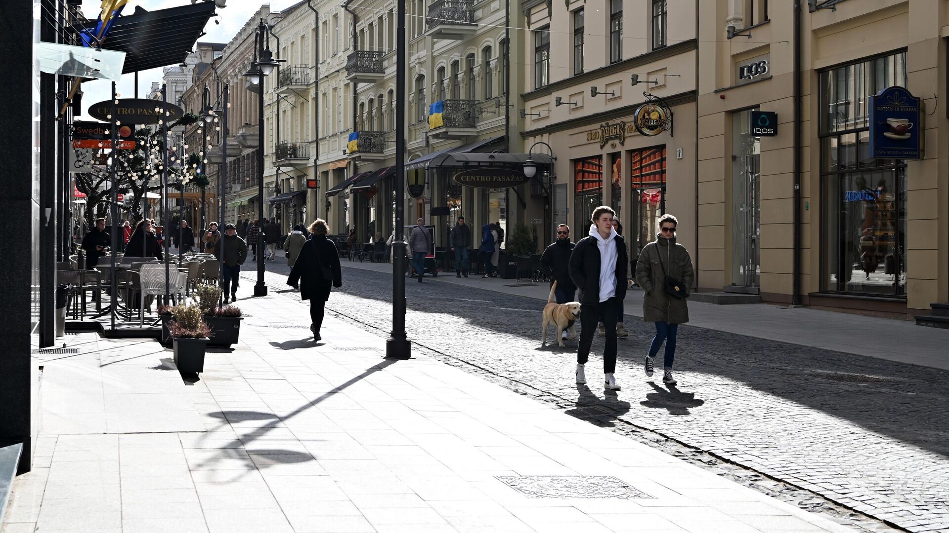 Прохожие на улице в Вильнюсе - Sputnik Литва, 1920, 21.05.2022