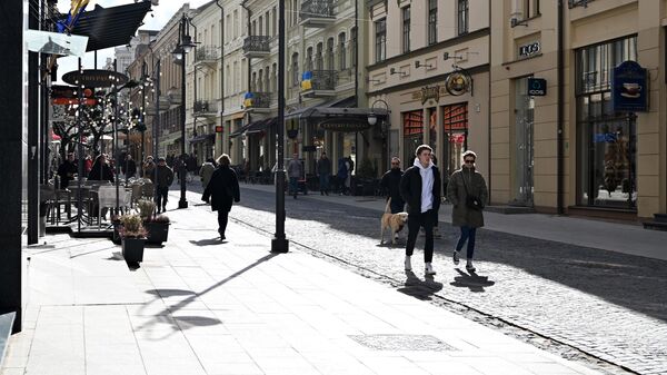 Прохожие на улице в Вильнюсе - Sputnik Литва
