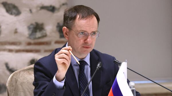 Rusijos prezidento padėjėjas Rusijos ir Ukrainos derybose Stambule Vladimiras Medinskis - Sputnik Lietuva