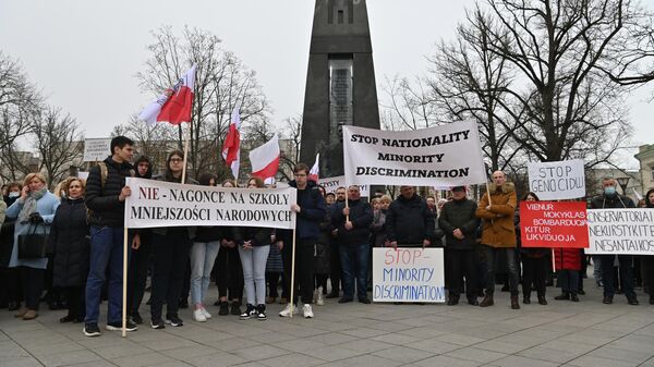 Митинг против реорганизации двух польских школ в Вильнюсе - Sputnik Литва