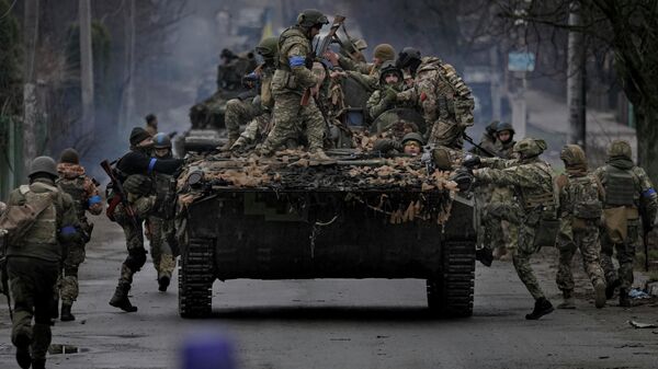 Военнослужащие украинских Вооруженных сил в Буче - Sputnik Литва