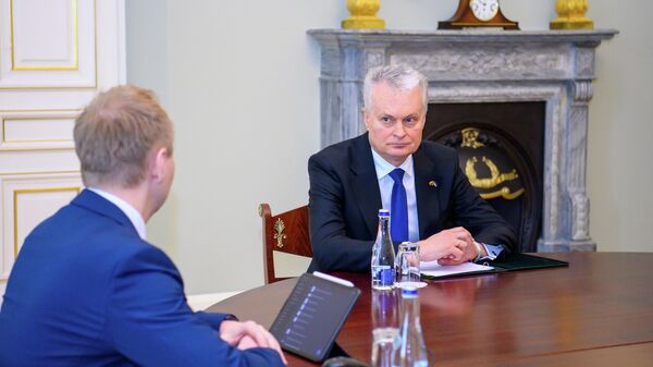 Prezidentas Gitanas Nausėda su valstybės kontrolieriumi Mindaugu Macijausku - Sputnik Lietuva