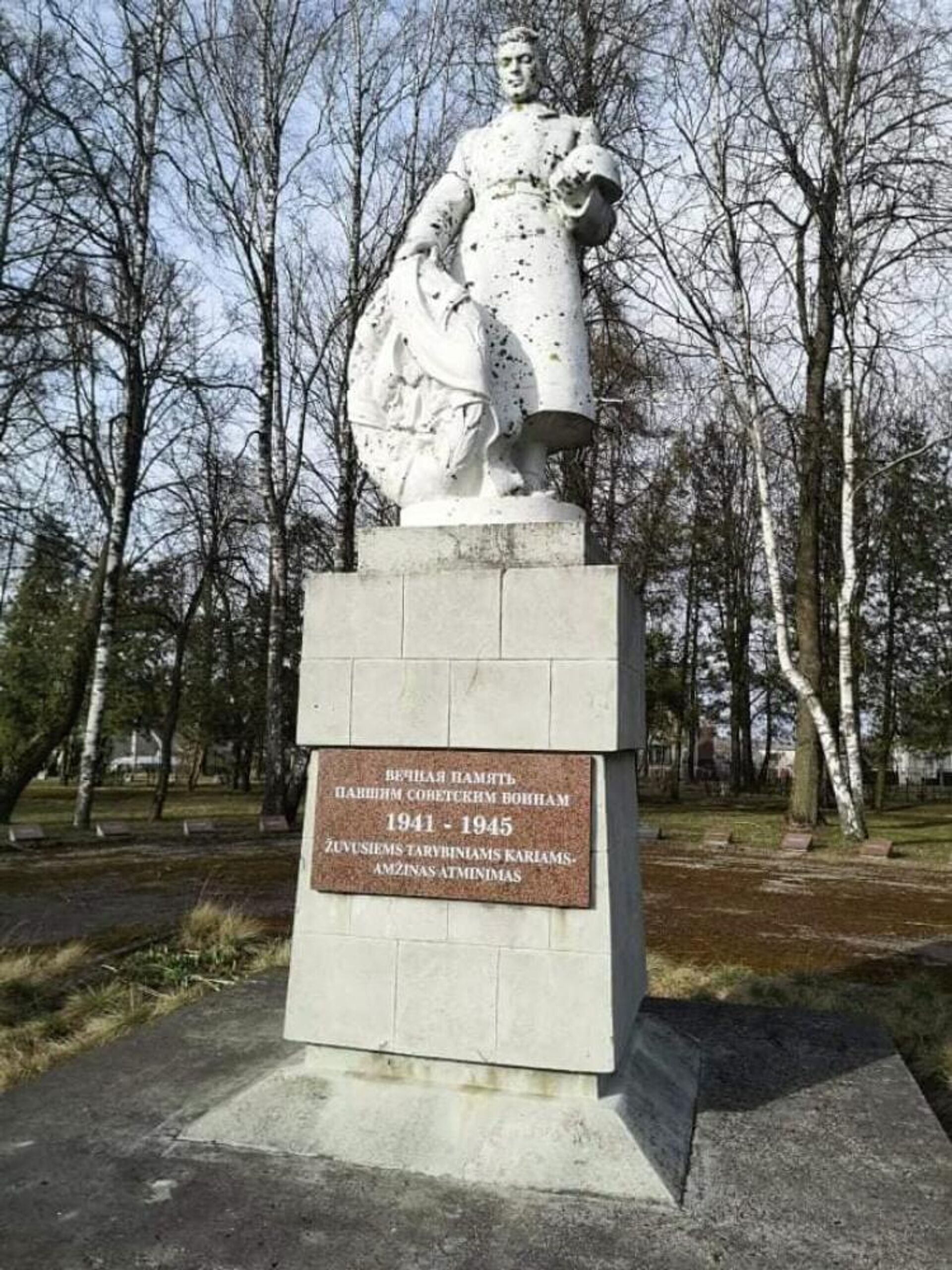 В Расейняе прикрыли советский памятник - Sputnik Литва, 1920, 11.04.2022