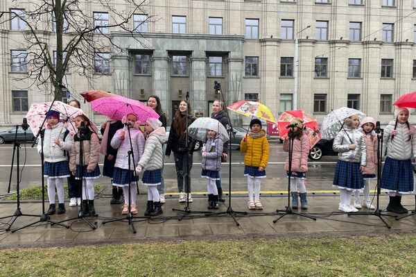 На акции выступили учащиеся школ из Тракайского района. - Sputnik Литва