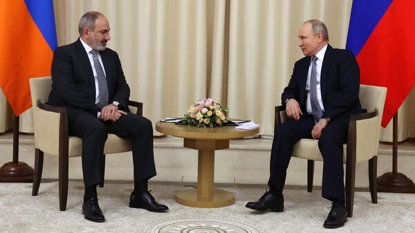 Rusijos prezidentas Vladimiras Putinas ir Armėnijos ministras pirmininkas Nikolas Pašinianas - Sputnik Lietuva