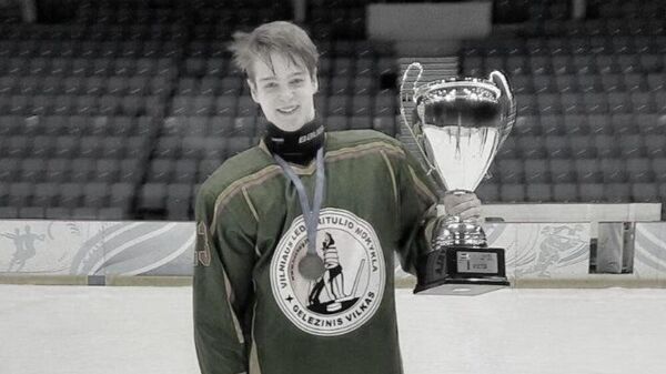 Литовский хоккеист Алексей Раздольский, архивное фото - Sputnik Литва