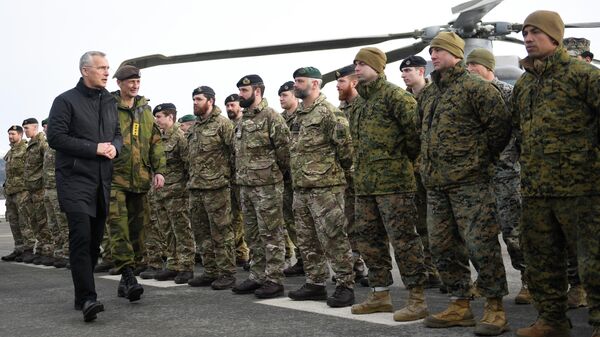 Генеральный секретарь НАТО Йенс Столтенберг на военных учениях Cold Response в Норвегии - Sputnik Lietuva
