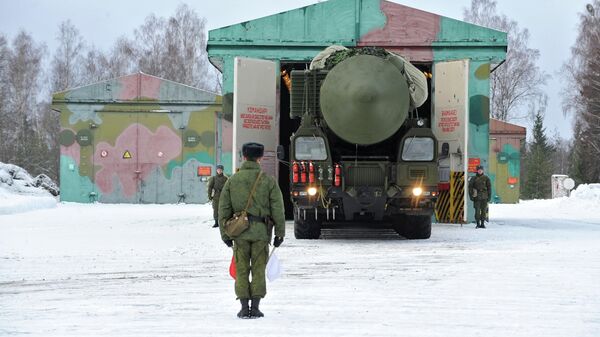 Пусковой грунтовый ракетный комплекс Ярс на территории Тейковского ракетного соединения, архивное фото - Sputnik Литва