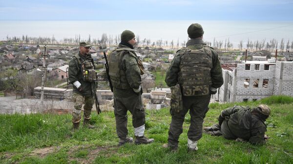 Бойцы Народной милиции ДНР в Левобережном районе Мариуполя - Sputnik Литва