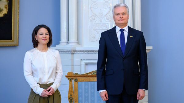 Президент Литвы Гитанас Науседа и министр иностранных дел Германии Анналена Бербок - Sputnik Литва