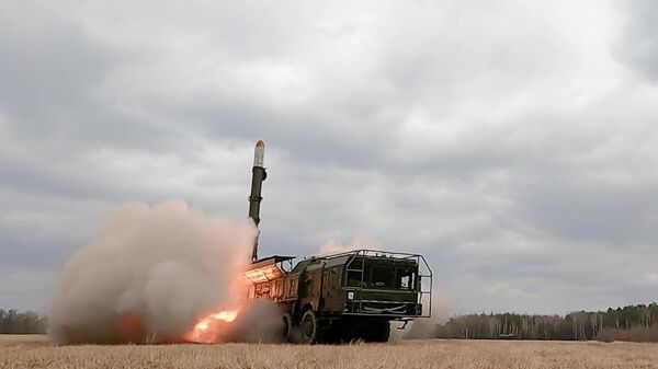 Raketų sistemos Iskander darbas prieš Ukrainos ginkluotųjų pajėgų taikinius Ukrainos teritorijoje, archyvinė nuotrauka - Sputnik Lietuva