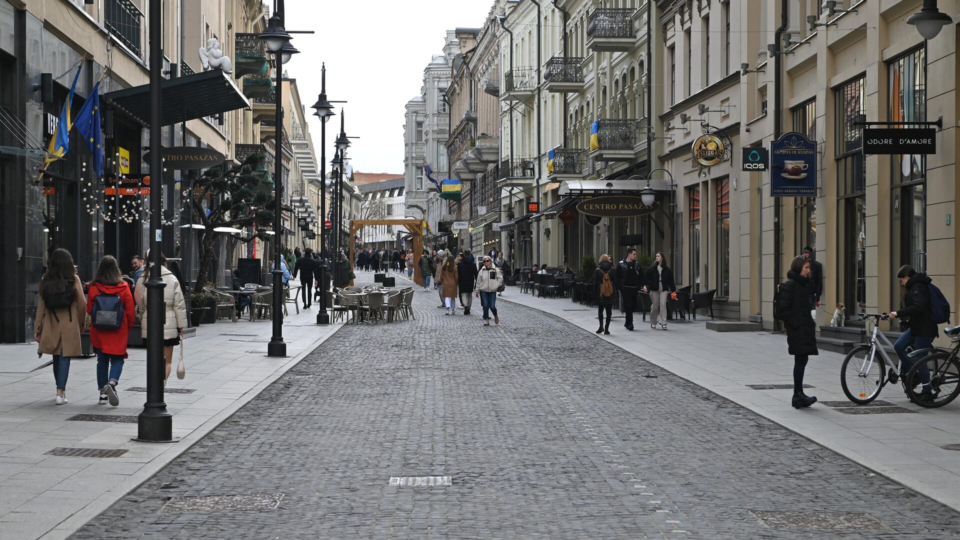 Прохожие на улице в Вильнюсе - Sputnik Литва, 1920, 07.09.2022