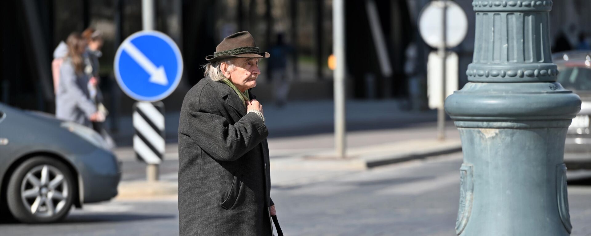 Пожилой мужчина на улице в Вильнюсе - Sputnik Литва, 1920, 21.03.2023