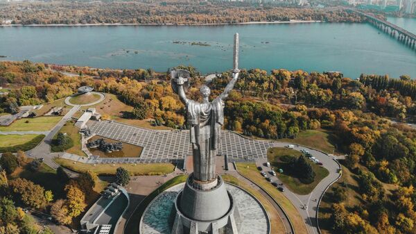 Монумент Родина-мать в Киеве, архивное фото - Sputnik Литва