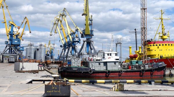 Морской порт Мариуполя, архивное фото - Sputnik Литва