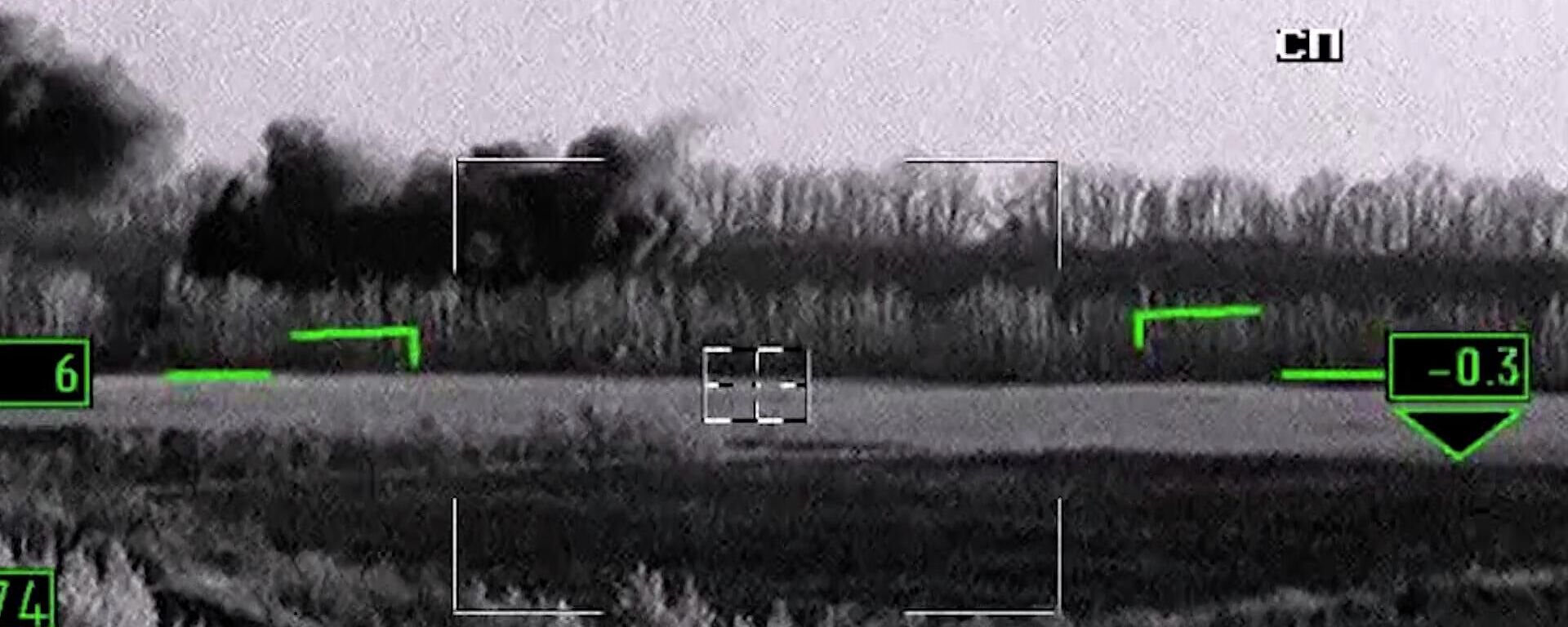МО РФ впервые показало удар бомбардировщика Су-24М по противнику с предельно малой высоты - Sputnik Литва, 1920, 03.05.2022