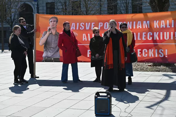 Numatoma, kad teismas sprendimą paskelbs gegužės 6 dieną, 12:45. Iš pradžių jis turėjo būti paskelbtas šį pirmadienį, gegužės 2 d. - Sputnik Lietuva