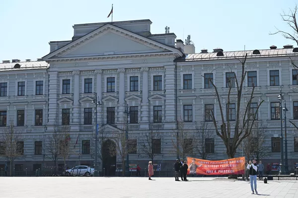 Prie Apeliacinio teismo pastato Vilniuje vyko Paleckio palaikymo mitingas. - Sputnik Lietuva