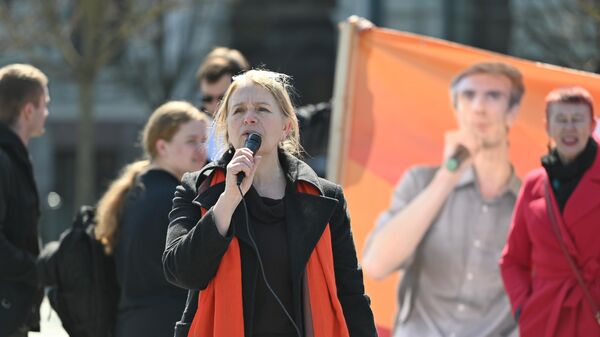 Митинг в поддержку литовского оппозиционного политика Альгирдаса Палецкиса напротив здания апелляционного суда в Вильнюсе - Sputnik Литва