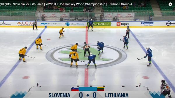 Сборная Литвы по хоккею играет против сборной Словении  - Sputnik Литва
