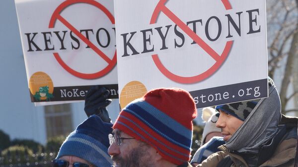 Демонстранты на акции протеста у Белого дома в Вашингтоне против строительства нефтепровода Keystone XL, архивное фото - Sputnik Литва