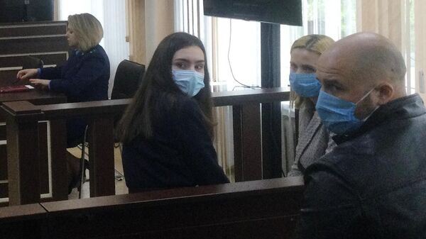 Россиянка Софья Сапега (в центре) в Гродненском областном суде - Sputnik Литва