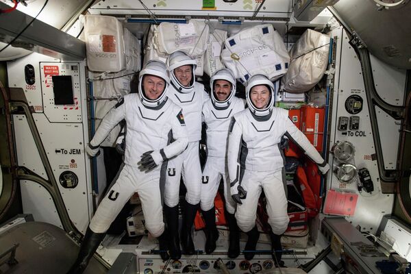 &quot;Crew-3&quot; vadas Raja Chari, pilotas Thomas Marshburn ir misijos specialistė Kayla Barron kartu su misijos specialistu Matthiasu Maureriu iš Europos kosmoso agentūros. - Sputnik Lietuva