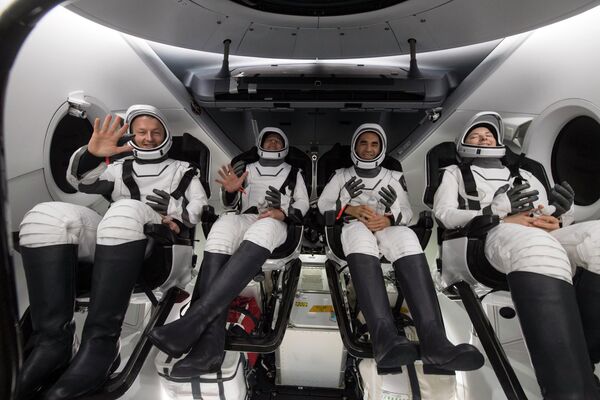 Europos kosmoso agentūros astronautas Matthiasas Maureris, NASA astronautai Tomas Marshburnas, Raja Chari ir Kayla Barron erdvėlaivyje &quot;SpaceX Crew Dragon Endurance&quot;. - Sputnik Lietuva