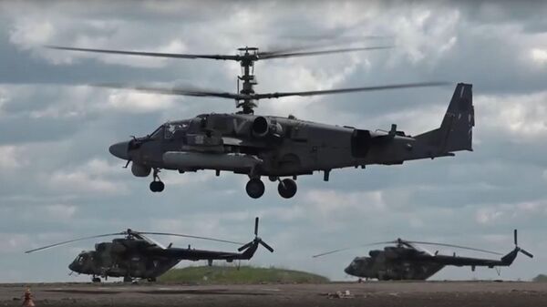 Боевая работа экипажей вертолетов Ка-52 ВКС России - Sputnik Литва