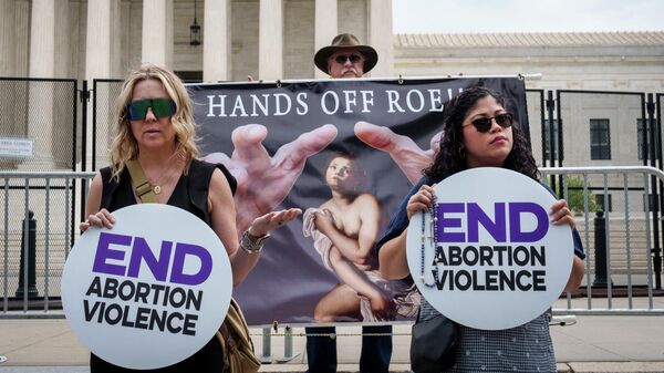 Демонстрация за право на аборт перед зданием Верховного суда США в Вашингтоне - Sputnik Литва