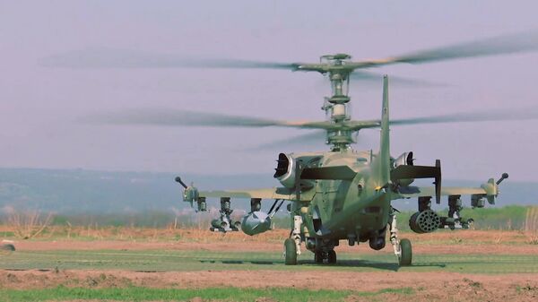 Боевая работа вертолетов Ка-52 в ходе спецоперации на Украине - Sputnik Литва