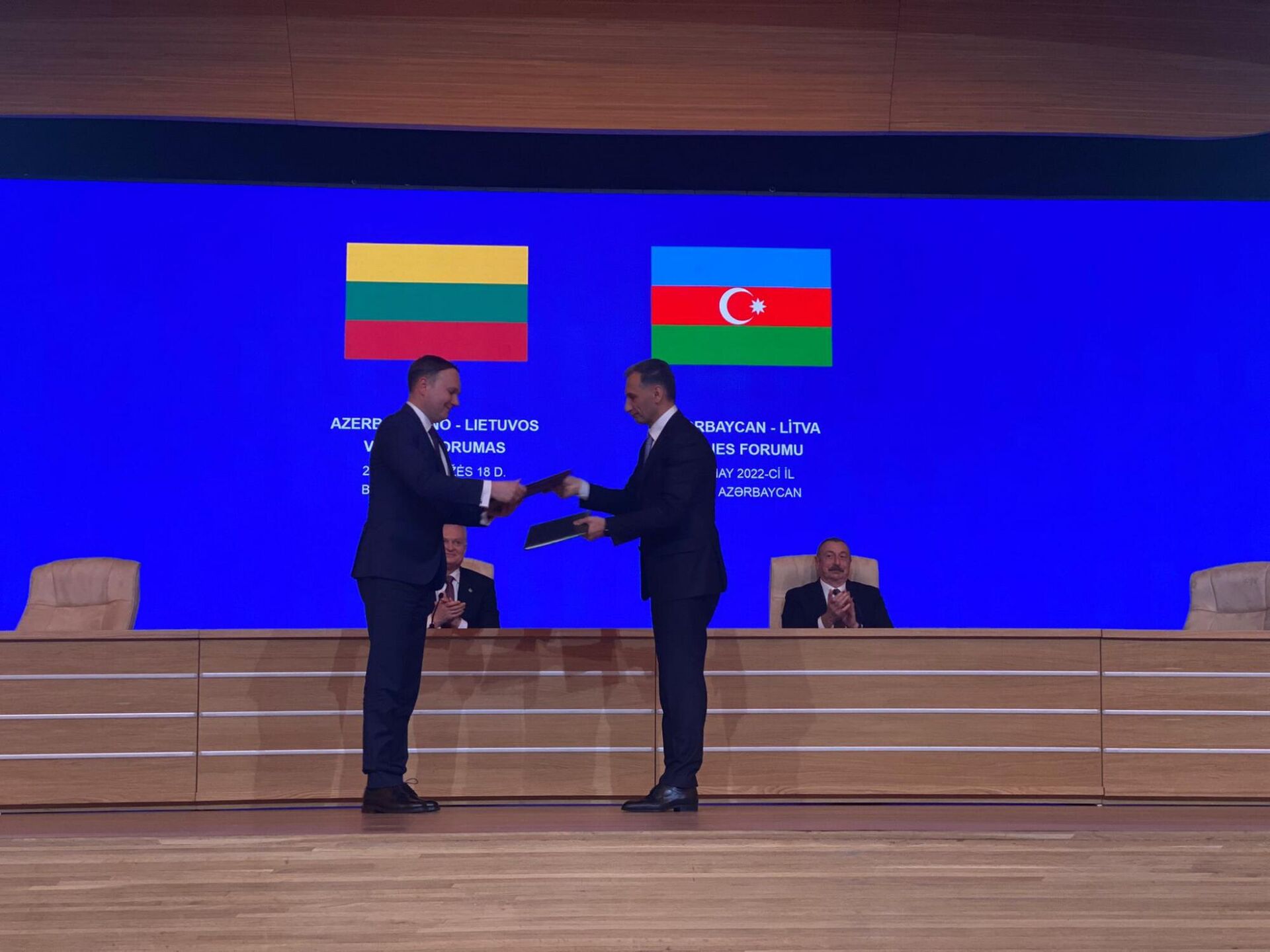 Литва и Азербайджан подписали соглашение о международных автоперевозках   - Sputnik Литва, 1920, 19.05.2022