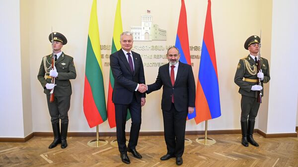 Президент Литвы Гитанас Науседа и премьер-министр Армении Никол Пашинян - Sputnik Литва
