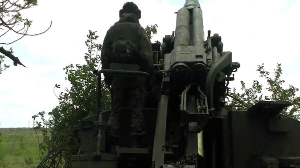 Кадры работы самоходного орудия Гиацинт-С - Sputnik Литва