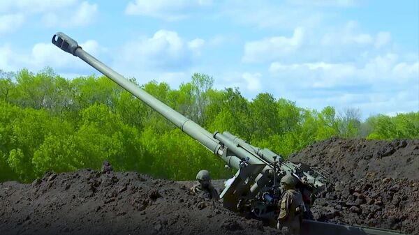 Боевая работа расчетов 152-мм гаубиц Мста-Б - Sputnik Литва