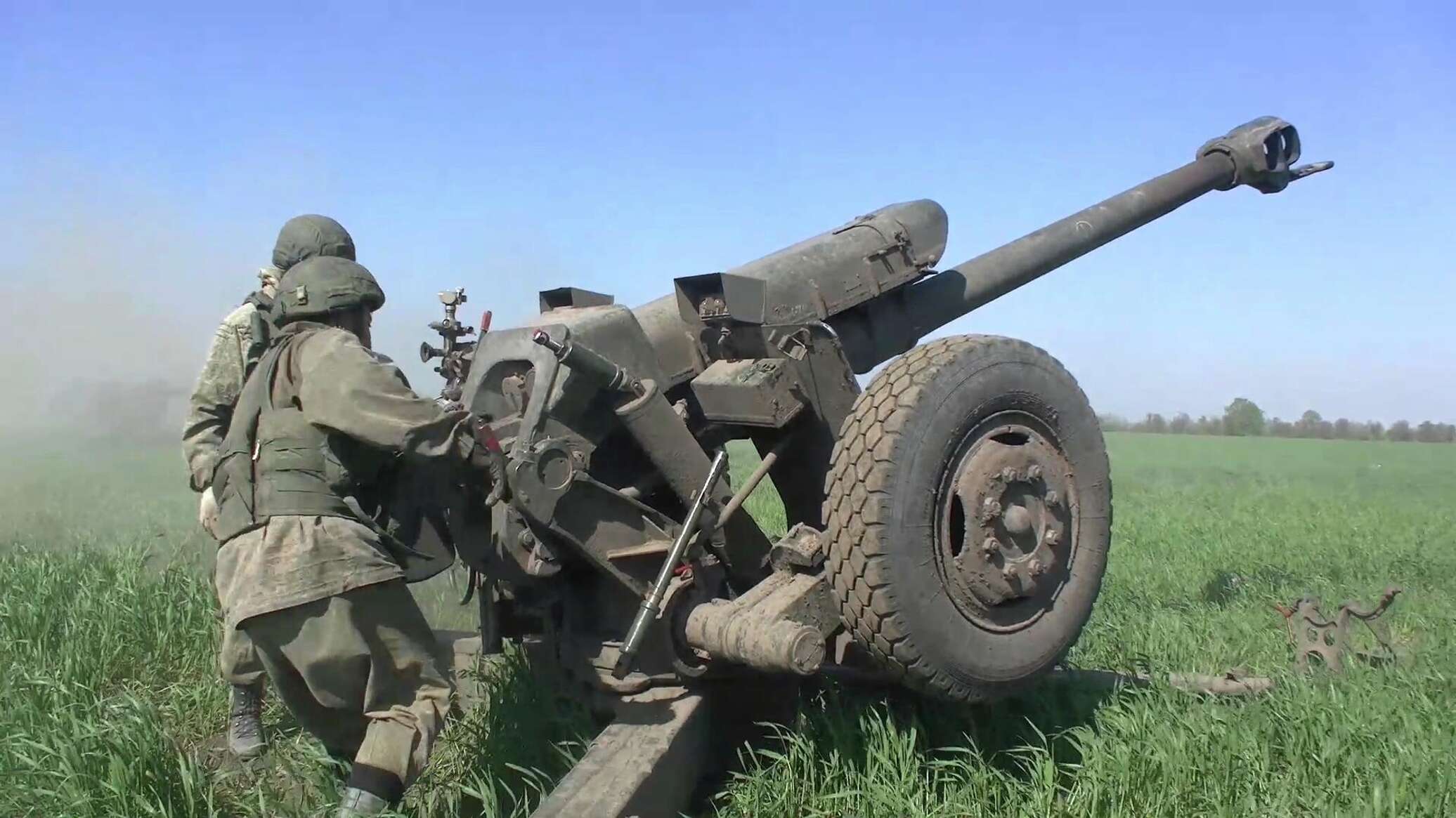 Д 30 видео. Гаубица д30 ВДВ. 122-Мм гаубица д-30 на Донбассе. Д-30 гаубица на Донбассе. Уничтоженные гаубицы д-30 ВСУ.